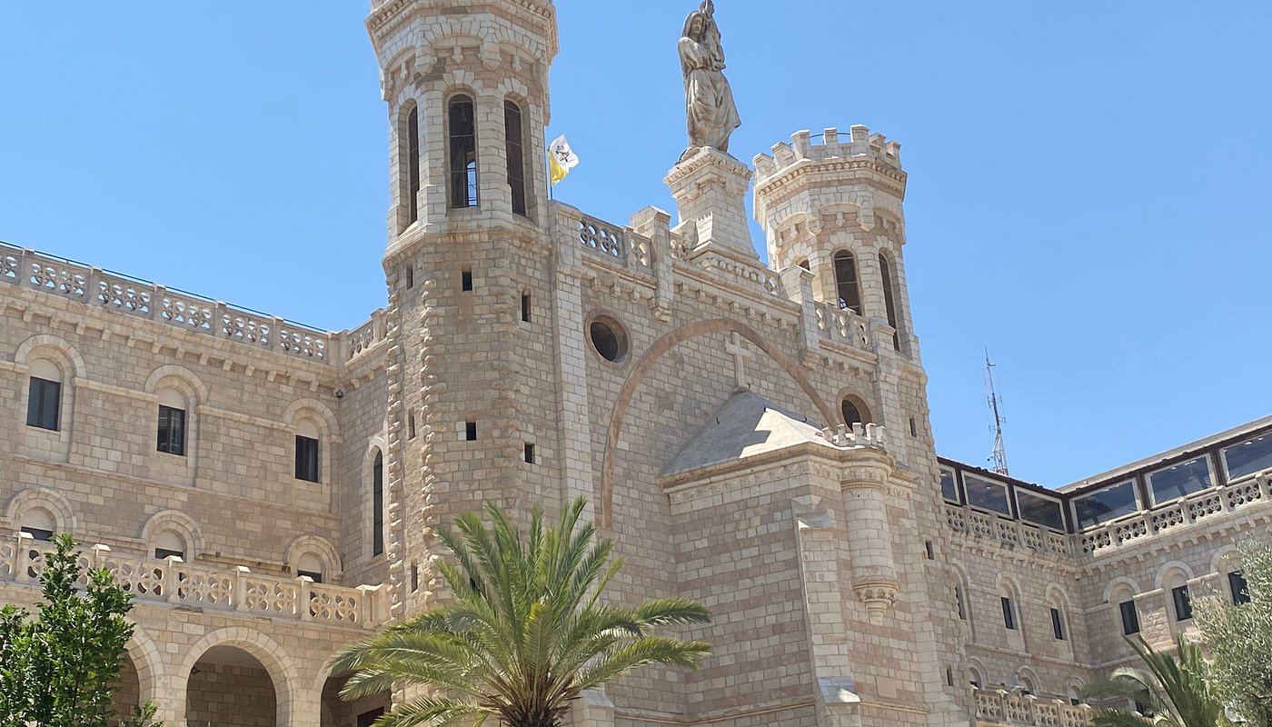 كنيسة "الإكس هومو