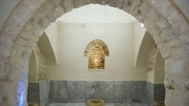 حمام الشفاء وحمام العين